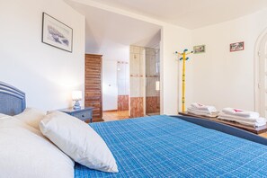 3 bedrooms, iron/ironing board, free WiFi