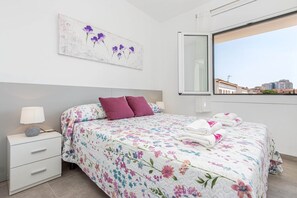 2 bedrooms, iron/ironing board, free WiFi