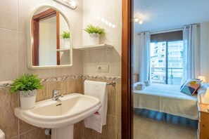 2 chambres, fer et planche à repasser, accès Internet
