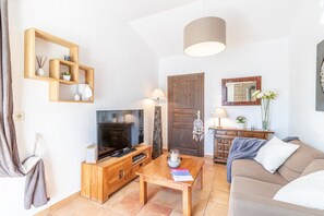 Smart TV, fireplace, DVD player - Villa in Empuriabrava with Private Pool (Empuriabrava)