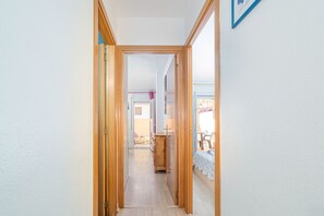 2 bedrooms, iron/ironing board, free WiFi