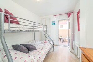 2 bedrooms, iron/ironing board, free WiFi - Apartment in Empuriabrava with Beach Access (Empuriabrava)