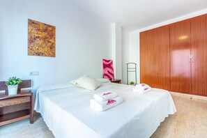 3 bedrooms, iron/ironing board, free WiFi