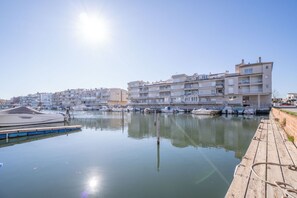 Marina - Apartment in Empuriabrava with Canal View (Empuriabrava)