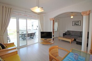 Smart TV - Apartment in Empuriabrava with Lake Views (Empuriabrava)