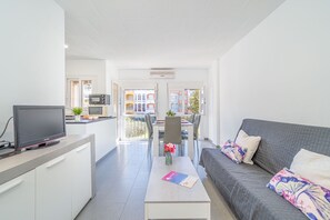 Smart TV - Apartment in Empuriabrava near Sandy Beach (Empuriabrava)