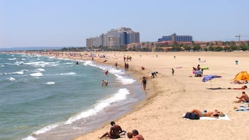 Una spiaggia nelle vicinanze