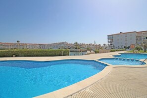 Pool - Apartment in Empuriabrava with Canal Views (Empuriabrava)