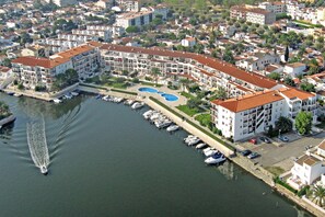 Exterior - Apartment in Empuriabrava with Canal Views (Empuriabrava)