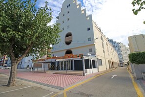 Exterior - Modern Apartment with River Views (Empuriabrava)