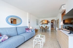 Smart TV - Apartment in Empuriabrava with Sea Views (Empuriabrava)