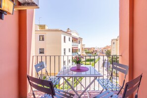 Outdoor dining - Apartment in Empuriabrava near the Beach (Empuriabrava)