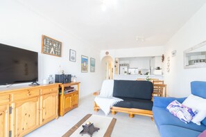 Smart TV - Apartment in Empuriabrava with Canal Views (Empuriabrava)