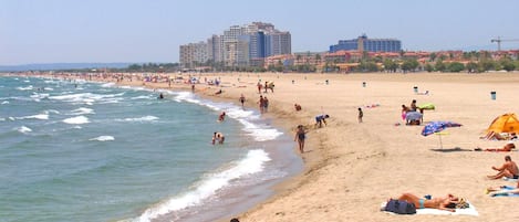 Una spiaggia nelle vicinanze