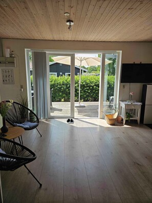 Unclassified image, 2 of 15, button