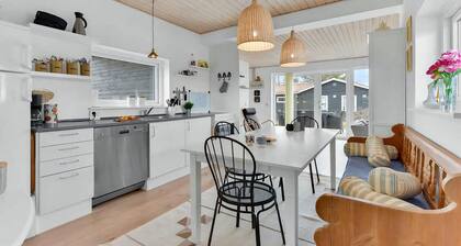 Lovely newer holiday home near.