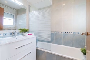 Shower, towels