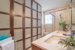 Shower, towels