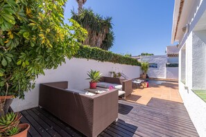 Terrace/patio - Villa in Empuriabrava with Private Pool (Empuriabrava)