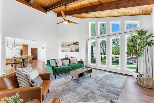 NEW Mountain View Retreat w Swim Spa Mini Golf