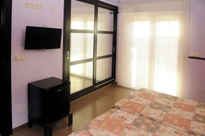 Twin Room, Resort View | Desk