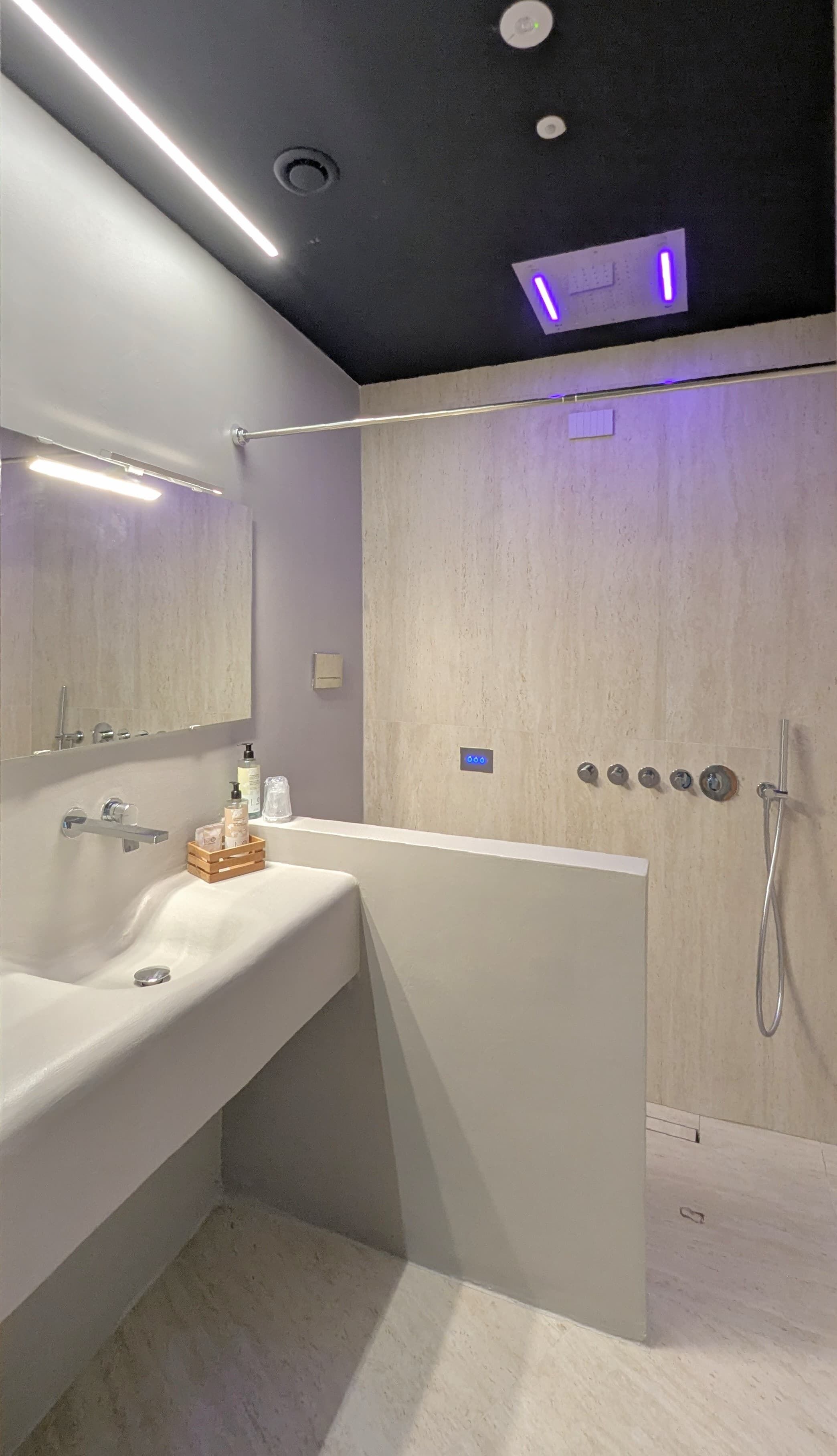 Design-Doppel- oder -Zweibettzimmer, 1 Schlafzimmer, Balkon, Talblick | Badezimmer | Dusche, kostenlose Toilettenartikel, Haartrockner, Handtücher