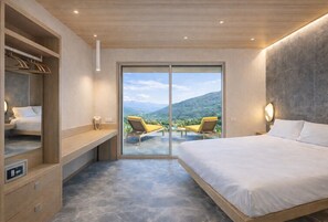 Camera Standard con letto matrimoniale o 2 letti singoli, terrazzo, vista valle | Una cassaforte in camera, con arredamento individuale, una scrivania