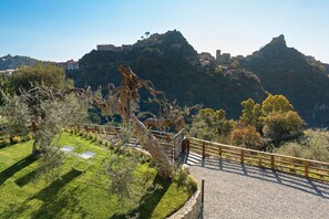 Property grounds - Villa in Savoca with 5 bedrooms sleeps 10 (Savoca)