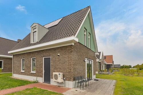 Holiday Home in Medemblik with Private Jetty