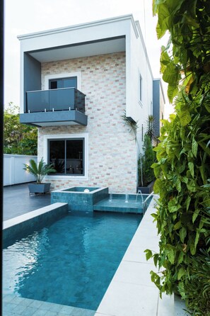 Piscine extérieure, piscine chauffée