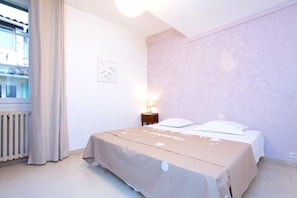 3 chambres, fer et planche à repasser, Wi-Fi, draps fournis