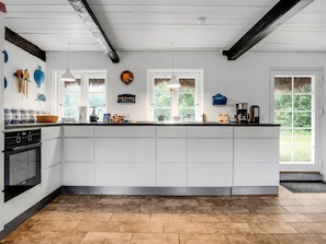 Fridge, dishwasher, cookware/dishes/utensils