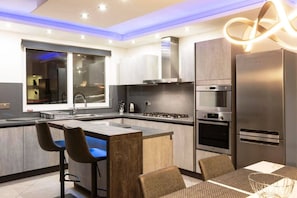 Fridge, microwave, dishwasher, coffee/tea maker