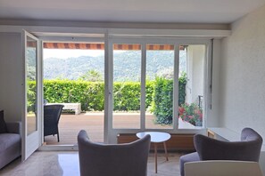 Interior - Residence with pool and beach (Morcote Romance) (Morcote)