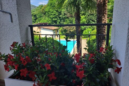 Residence with Pool and Beach (Morcote Romance)