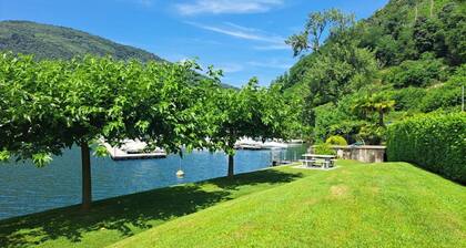 Residence with pool and beach (Morcote Romance)