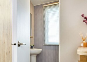 Bathroom - 2 bedroom accommodation in Talacre, Holywell (Talacre, Holywell)