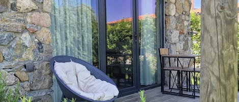 Double Room, Garden View | In-room safe, free WiFi