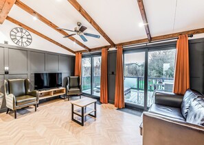 Living area - Claverdon Lodge Premier (Snitterfield, Stratford Upon Avon)