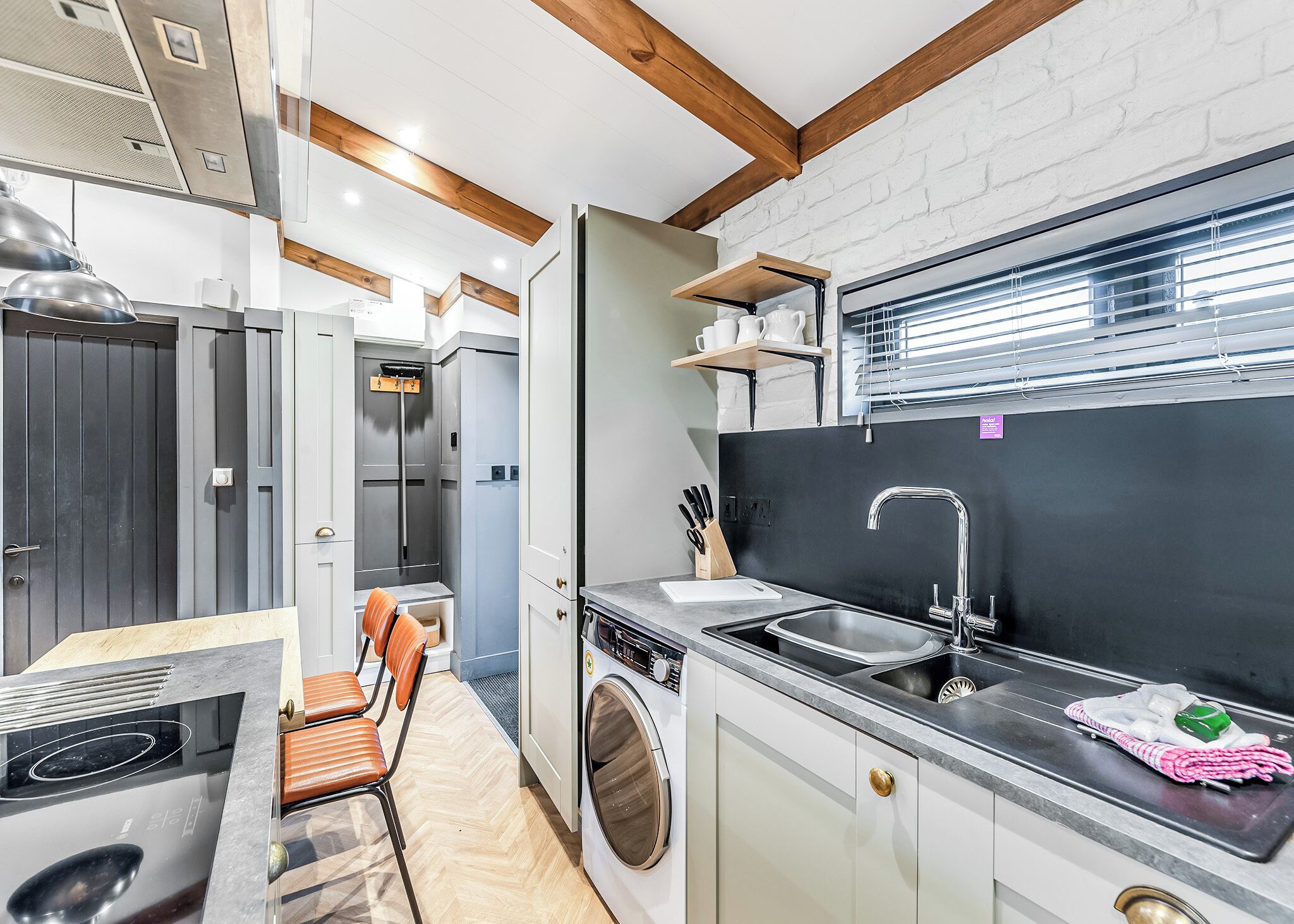 Fridge, stovetop, dishwasher, toaster