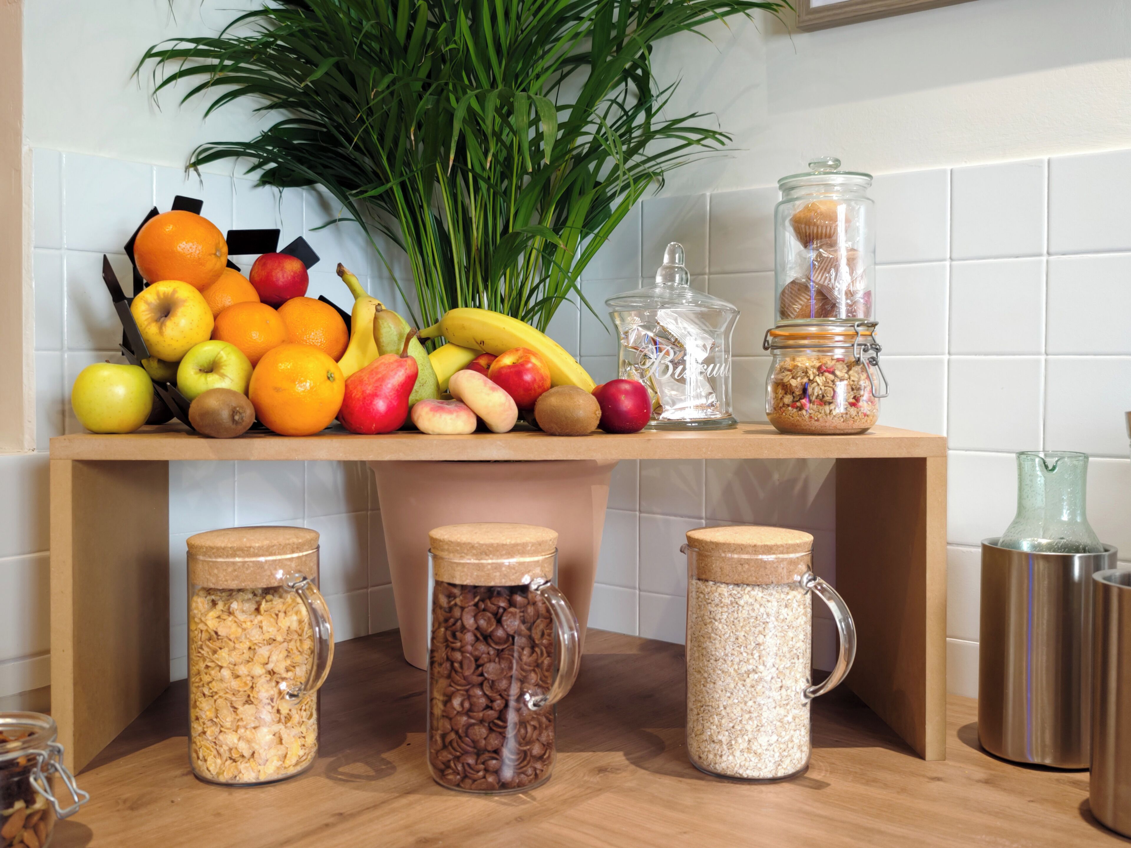 بوفيه فطور يوميًا بتكلفة قدرها (13.90 EUR للشخص)