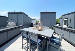 Outdoor dining - Charming Two Bedroom - Downtown TC (Traverse City)