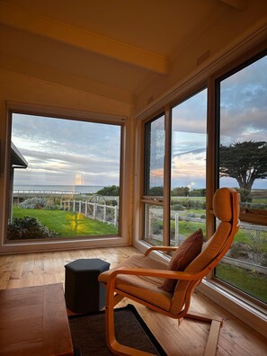 Interior - Sandy Toes and Salty Kisses (Apollo Bay)