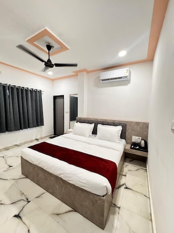 Deluxe Room | Egyptian cotton sheets, premium bedding, down comforters