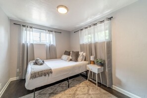 4 bedrooms, desk, iron/ironing board, free WiFi