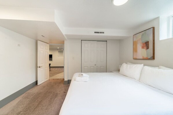 4 bedrooms, desk, iron/ironing board, free WiFi