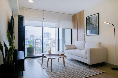 w* | Charming 2BR w/ Balcony in Miraflores