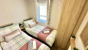 Room - Trecco Bay - Sleeps 6 - Pet Friendly - Parking (Porthcawl)