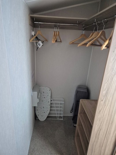 Trecco Bay - Sleeps 6 - Pet Friendly - Parking