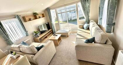 Trecco Bay - Sleeps 6 - Pet Friendly - Parking